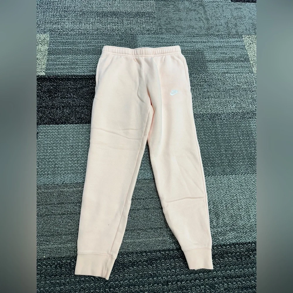 NWOT! Nike Club Sweatpants Peach Size-M - Picture 1 of 5